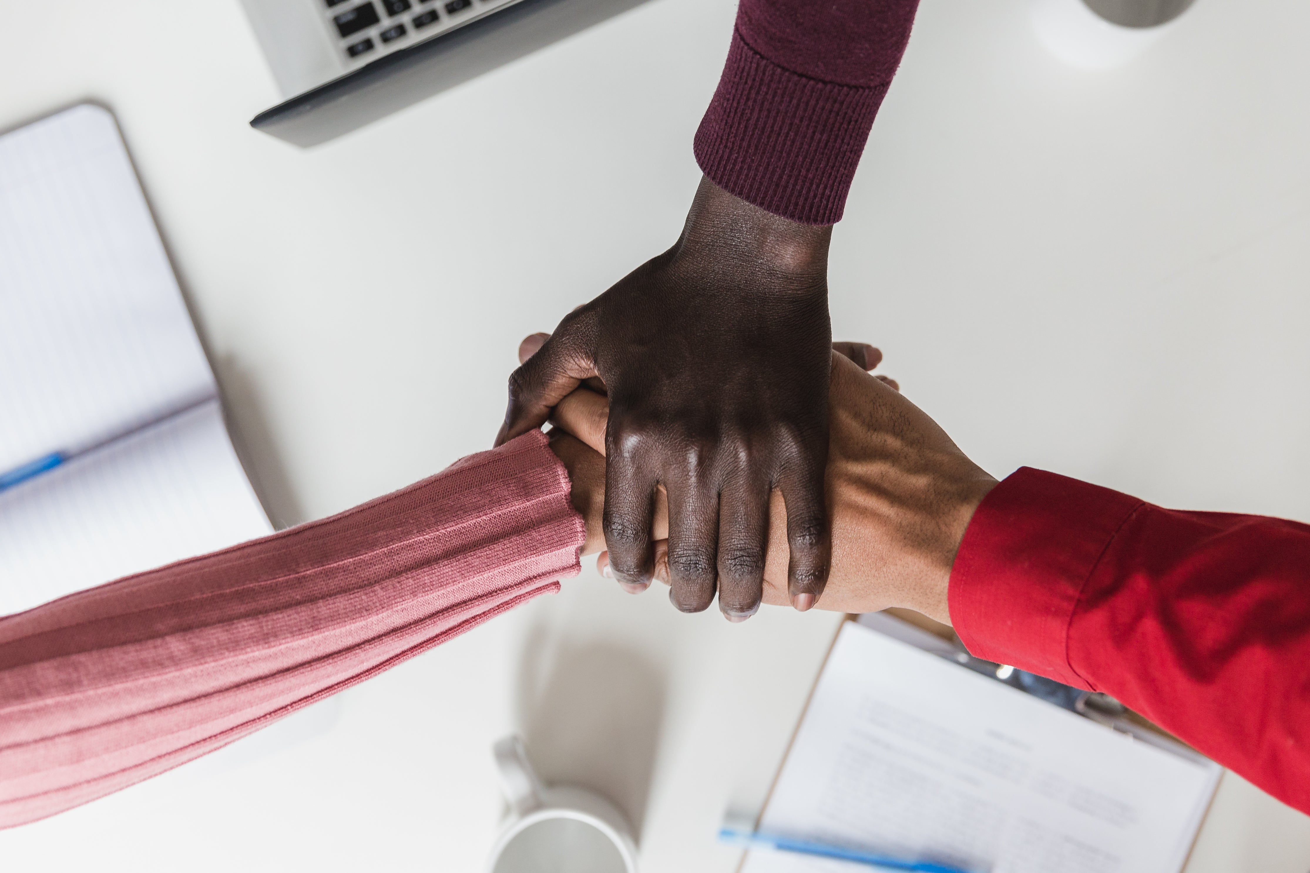 大阪・関西の音楽プロデュース契約を結ぶアーティストとDJHAKKチーム